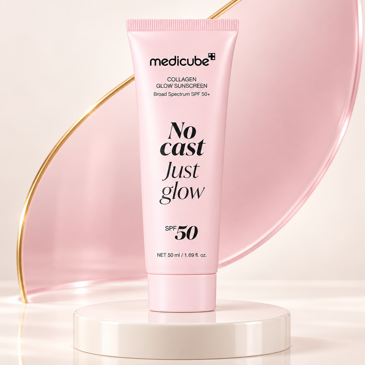 Medicube Collagen Glow Sunscreen em composição premium