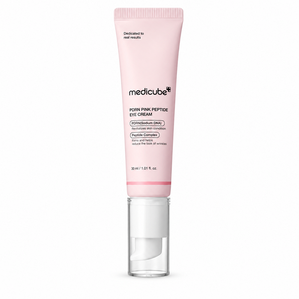 Medicube PDRN Pink Peptide Eye Cream 30 ml em fundo branco