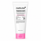 Medicube Rosemary PDRN Damage Care Hair Mask 200 ml em fundo branco
