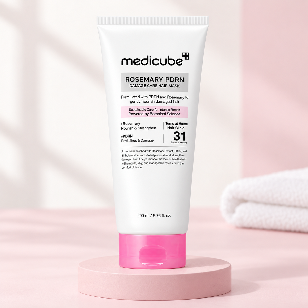 Medicube Rosemary PDRN Damage Care Hair Mask 200 ml em cenário clean