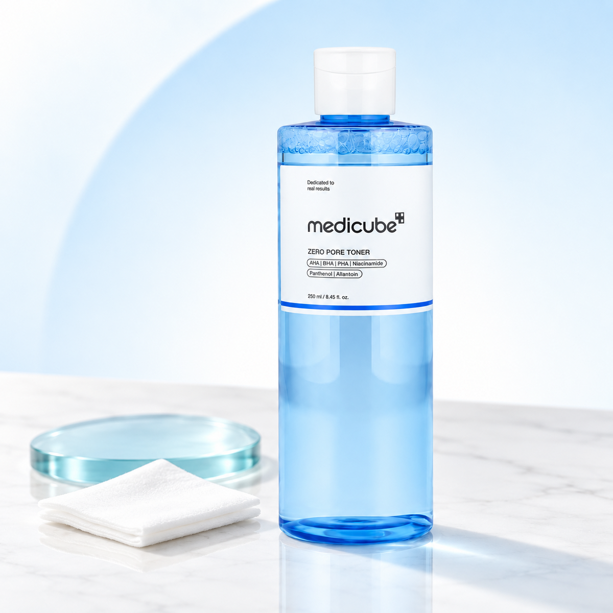 Medicube Zero Pore Toner em composição clean de skincare